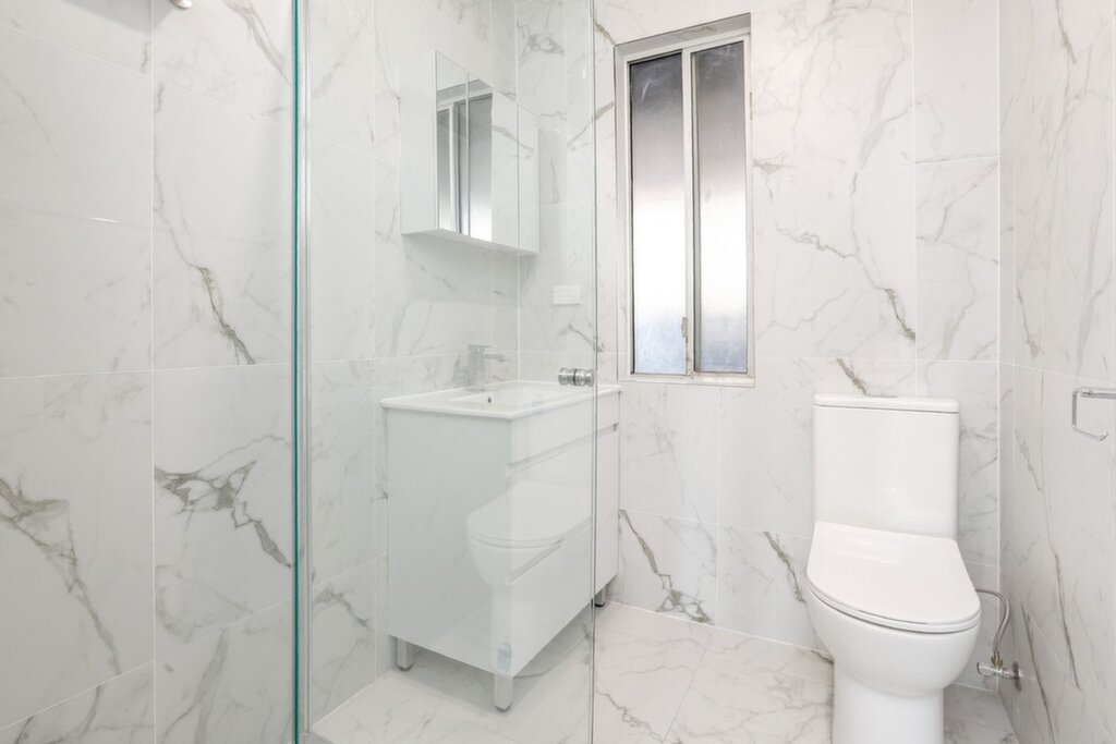 16 & 16a Dampier Crescent, Fairfield West - Thumbnail 5