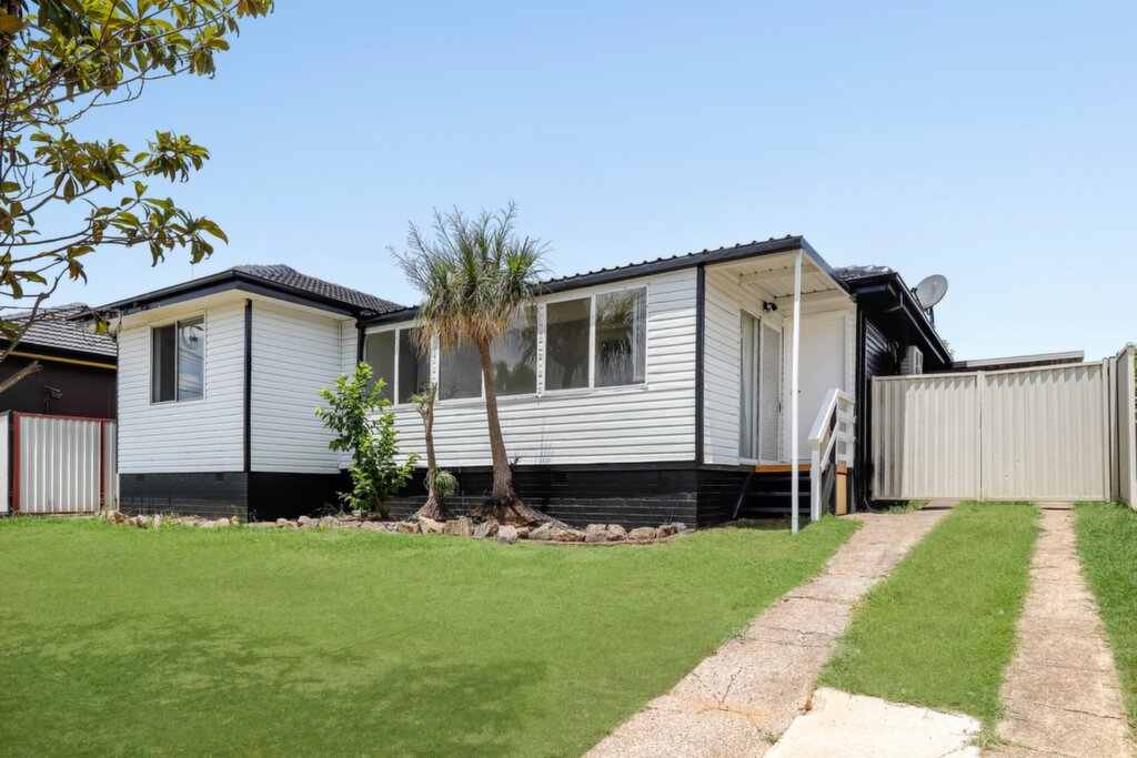 16 & 16a Dampier Crescent, Fairfield West - Thumbnail 2