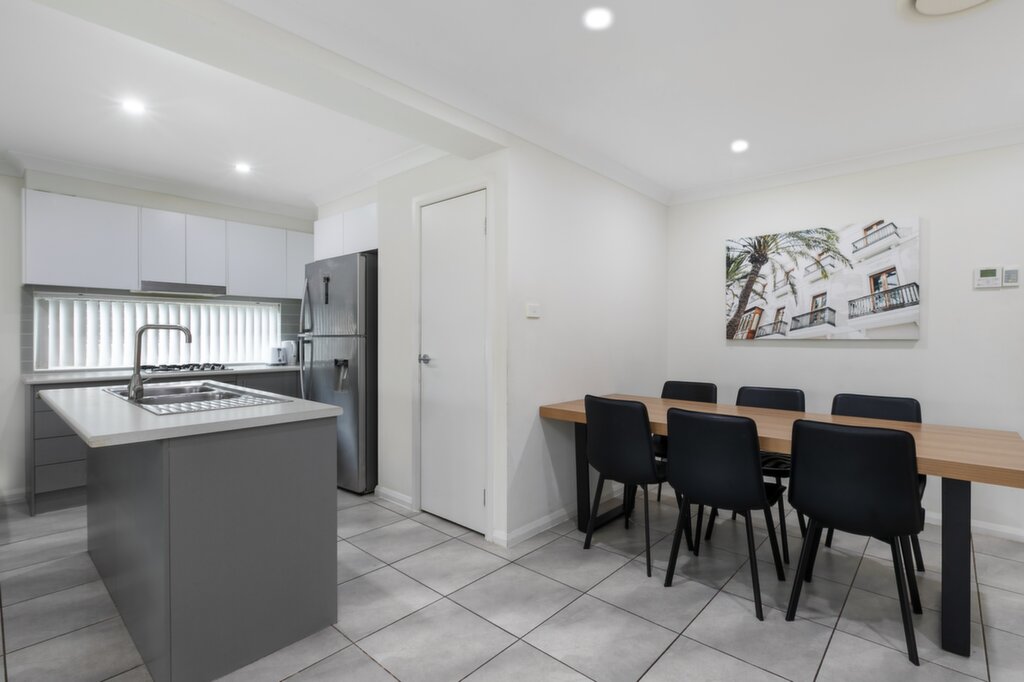 5 Little John Street, Middleton Grange - Thumbnail 4