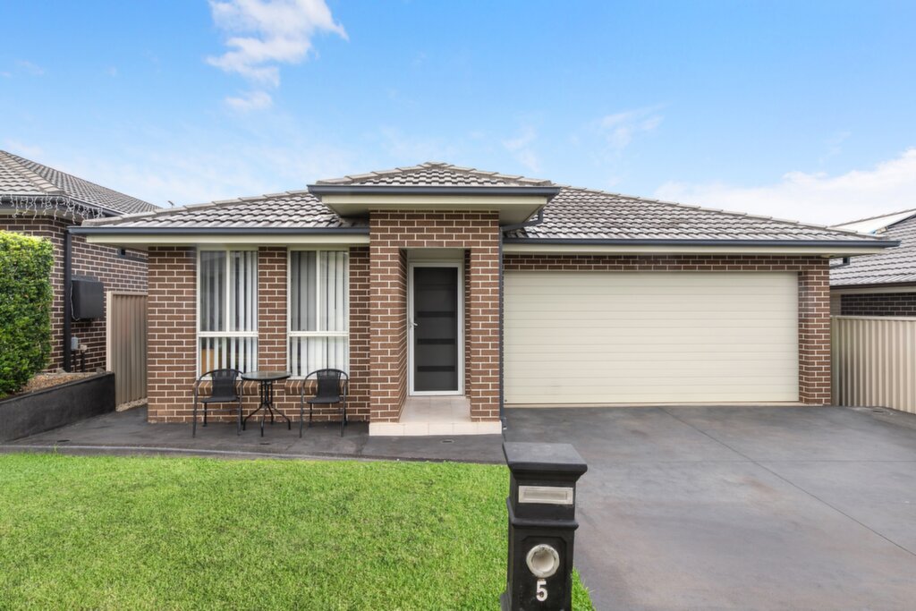 5 Little John Street, Middleton Grange - Thumbnail 2